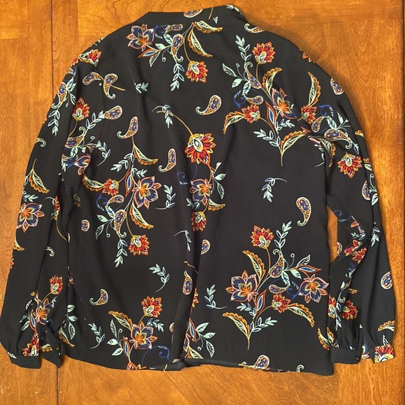 Q&A patterned blouse - Picture 3 of 3